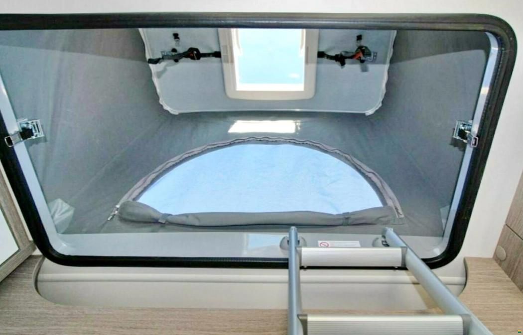 Pössl 2 WIN S PLUS mit Aufstelldach