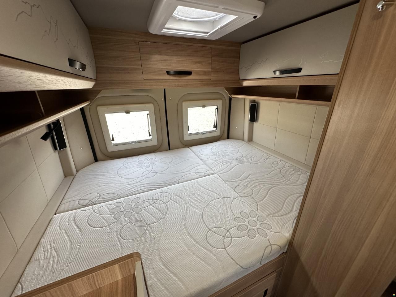 Peugeot Bravia Swan 599