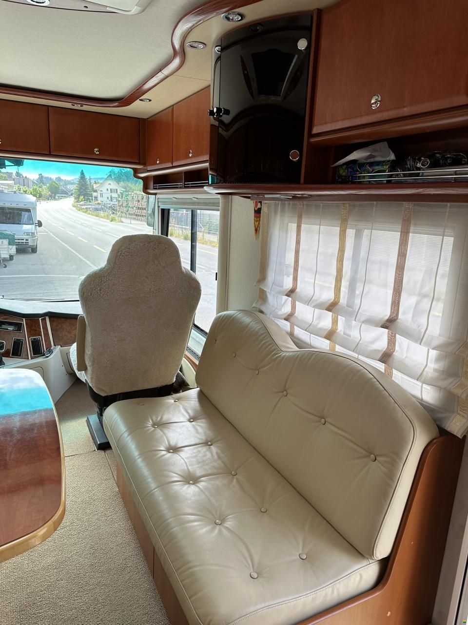 Concorde Charisma 890M