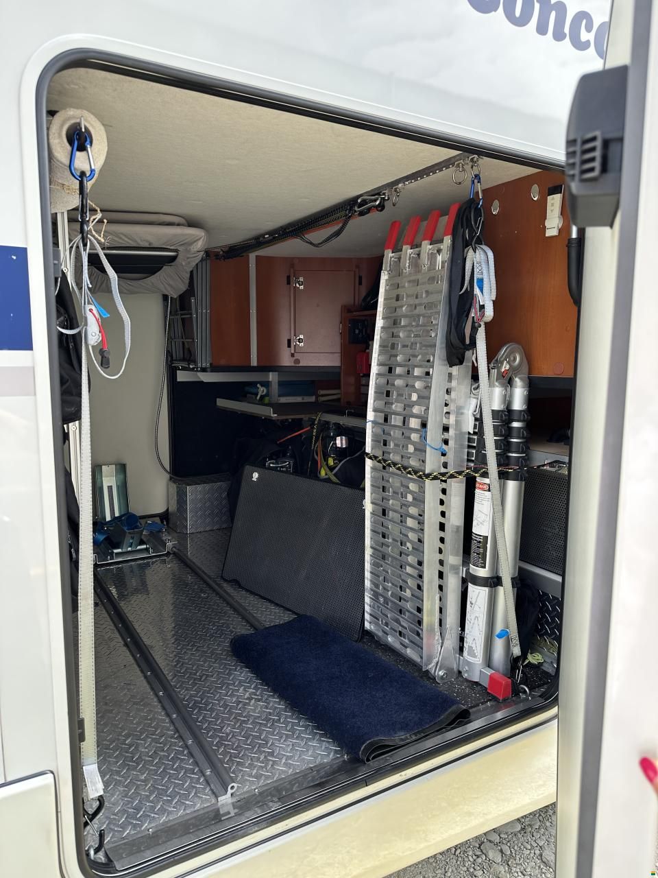 Concorde Charisma 890M