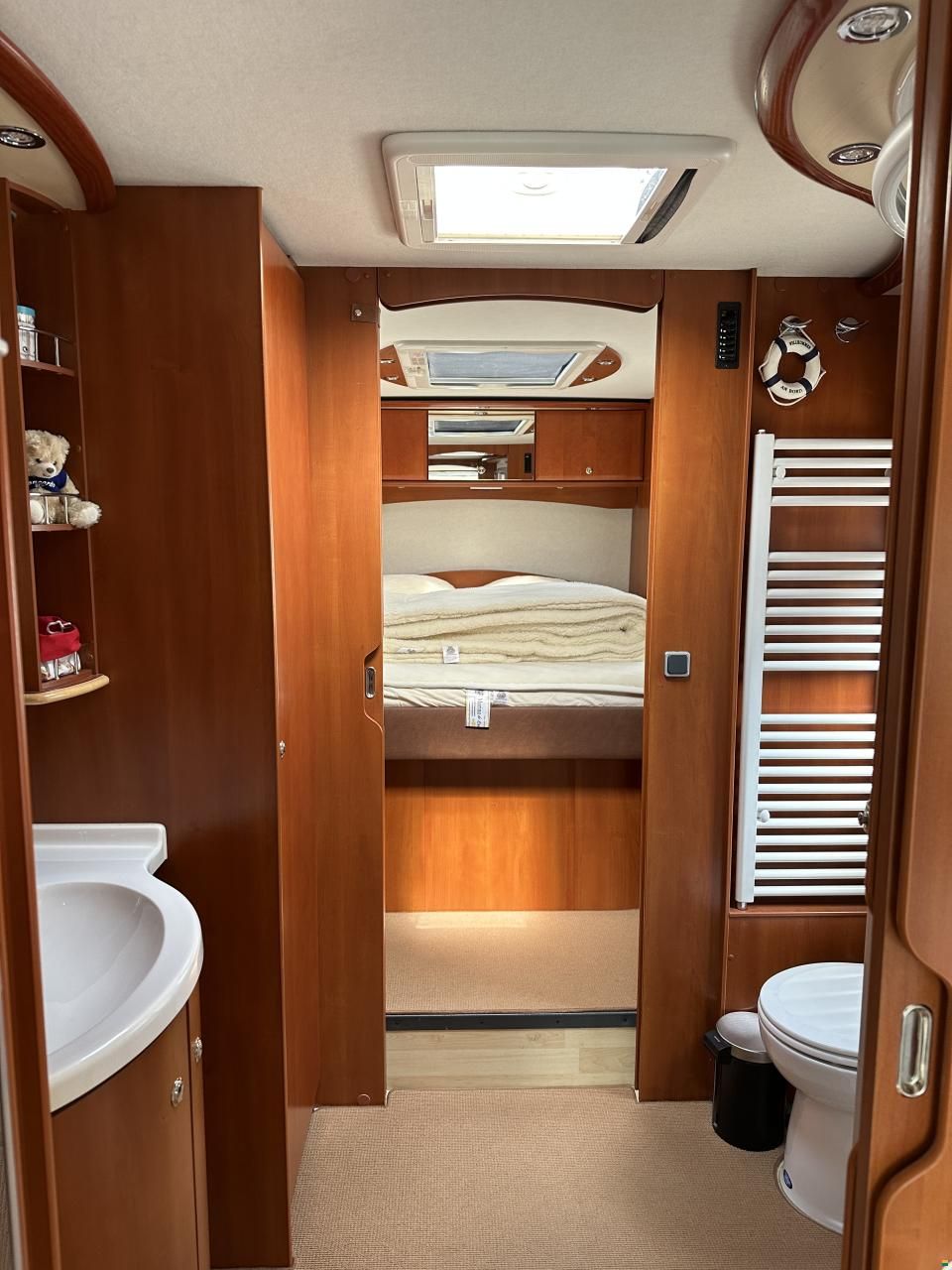 Concorde Charisma 890M