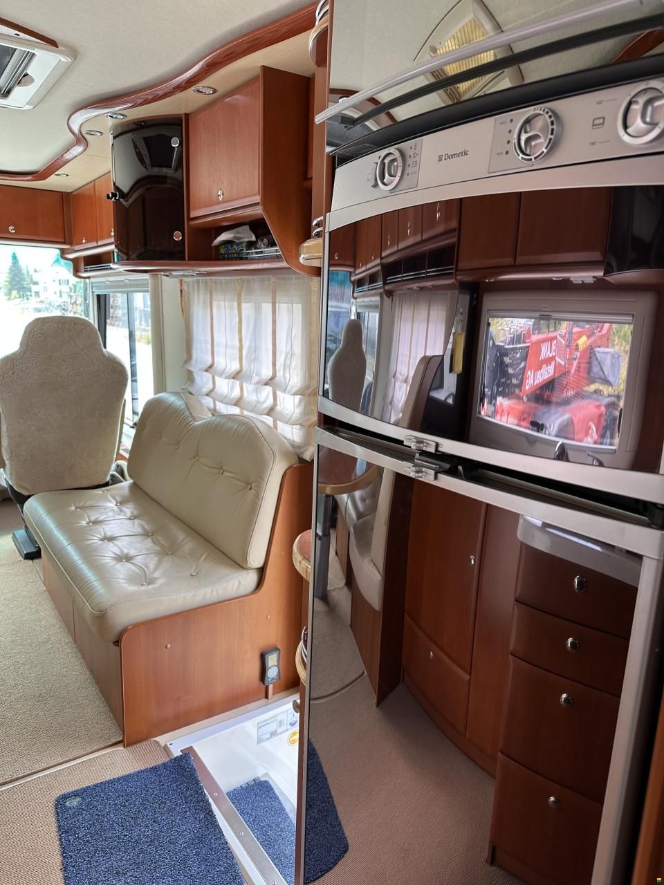 Concorde Charisma 890M