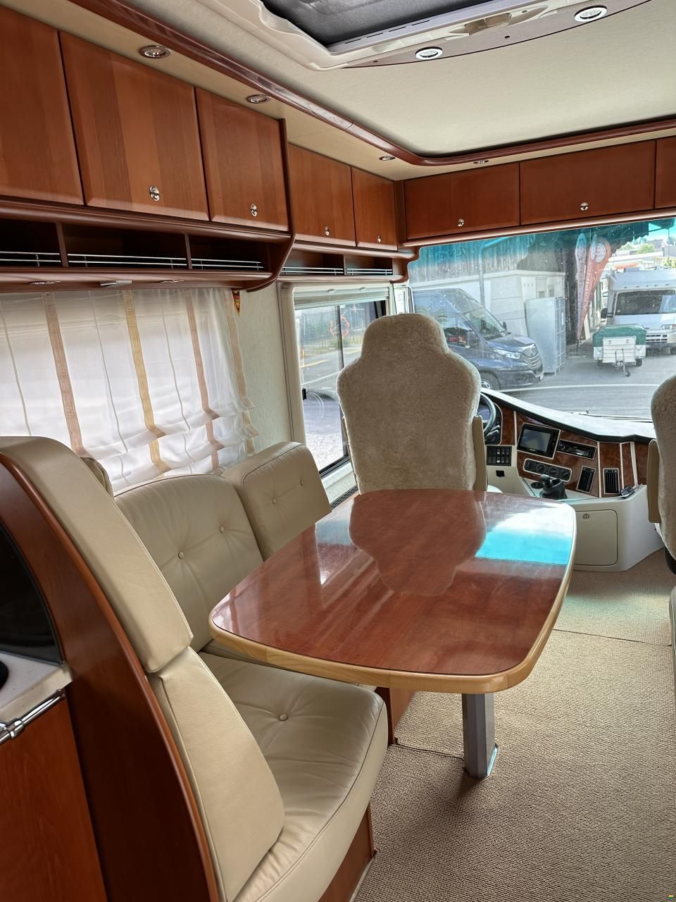 Concorde Charisma 890M