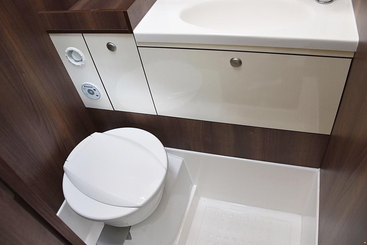 Globecar EXPLORER Z NEO TRAVELLER 3,0 D HOCHDACH