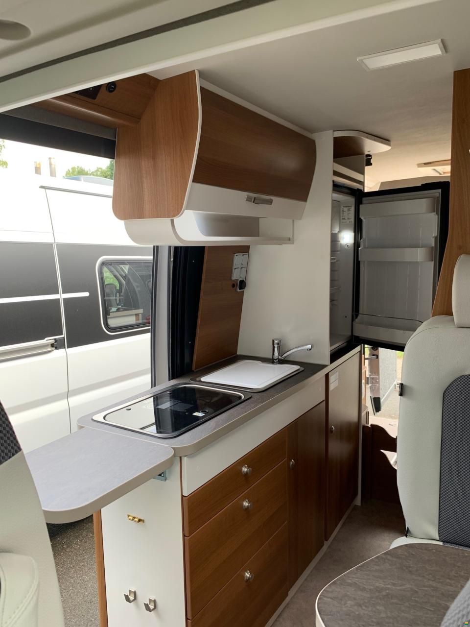 Van Tourer 600D Comfort Peugeot 165PS