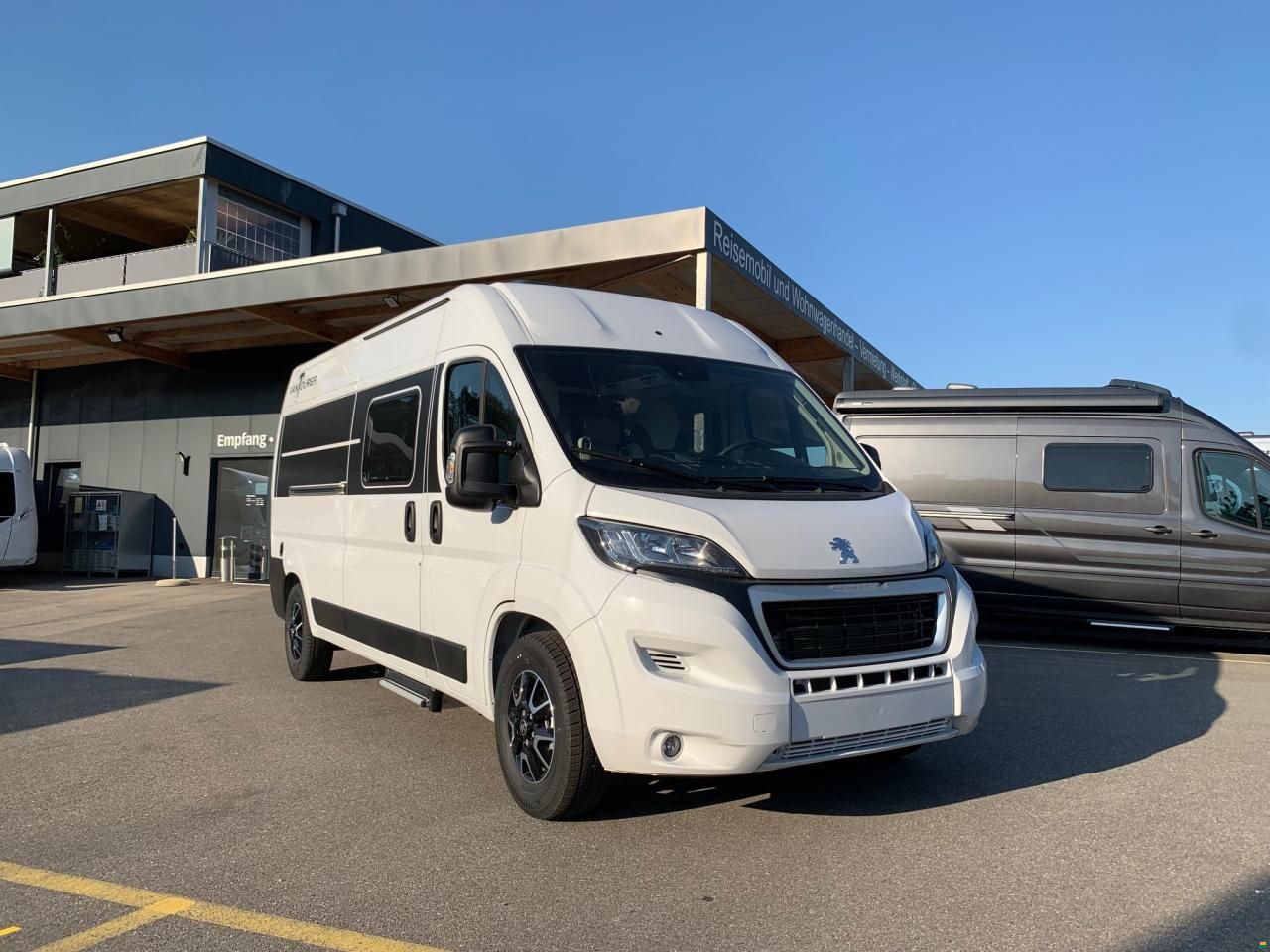 Van Tourer 600D Comfort Peugeot 165PS Doppelhubbett