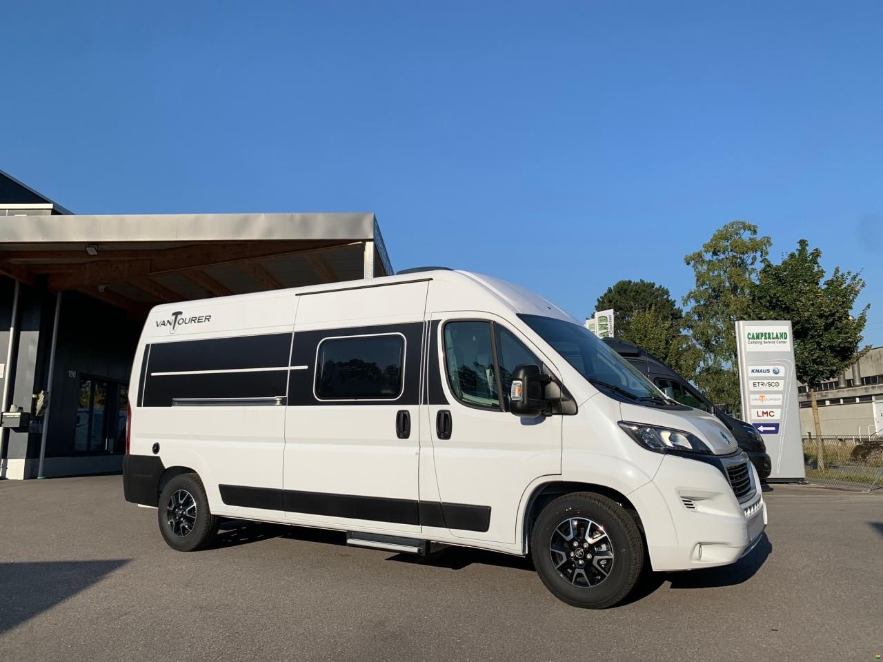 Van Tourer 600D Comfort Peugeot 165PS Doppelhubbett