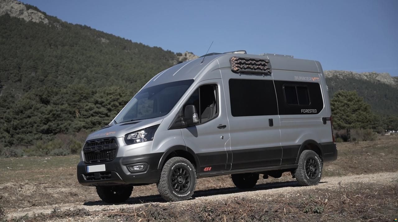 Bunkervan Transit 4x4 Forested
