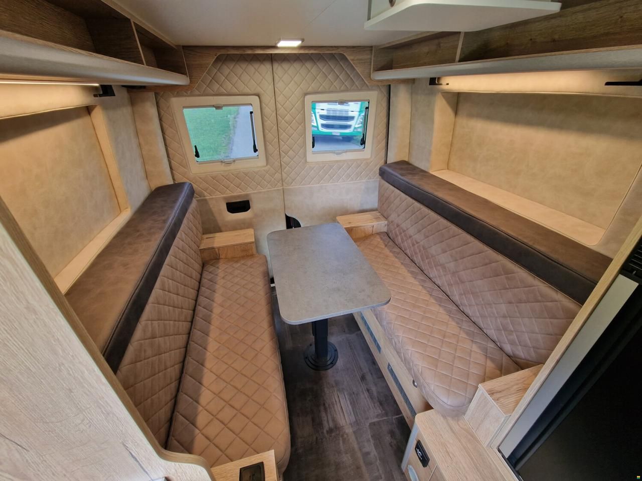 Megamobil Mega Lounge 600 VW 177 PS