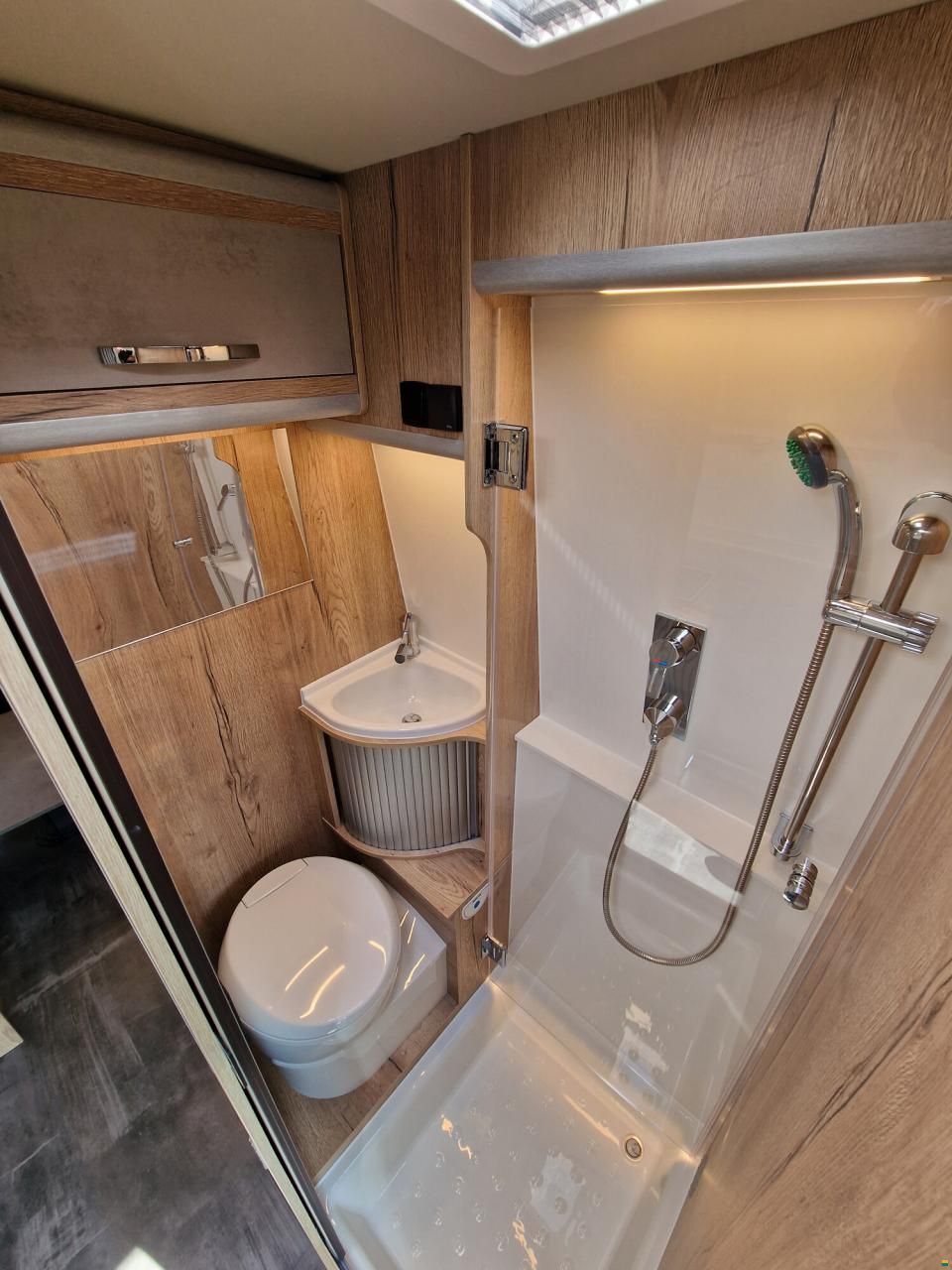 Megamobil Mega Lounge 600 VW 177 PS