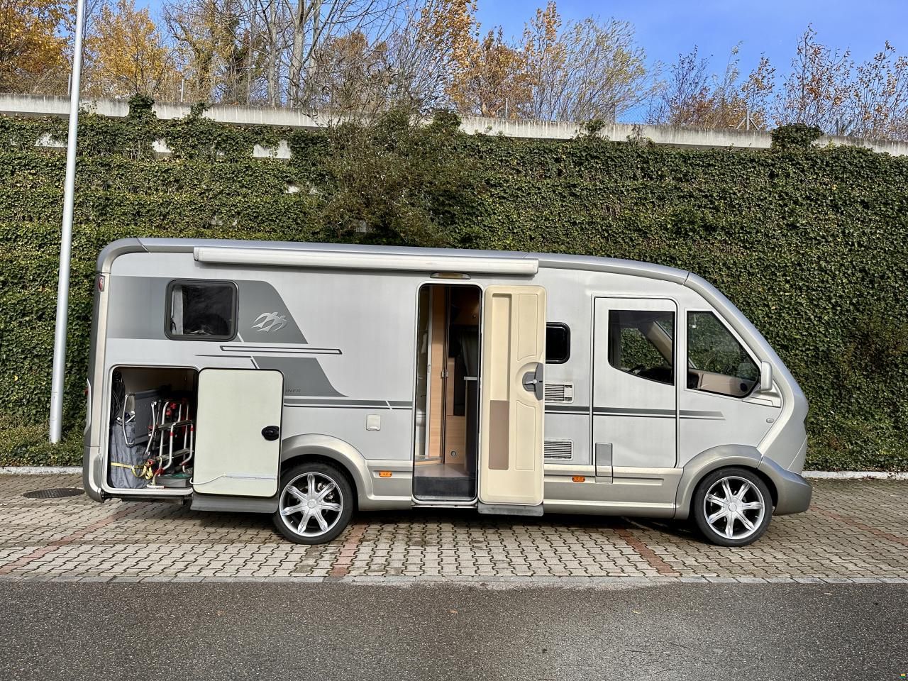 Knaus V Liner 650 - DeluxePaket - Camping Car / caravane à moteur