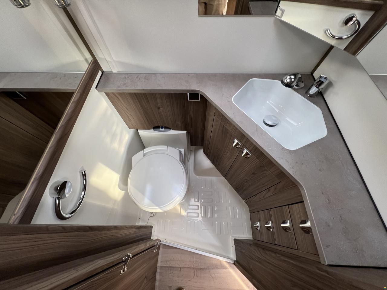 Kabe Royal 560 GLE KS