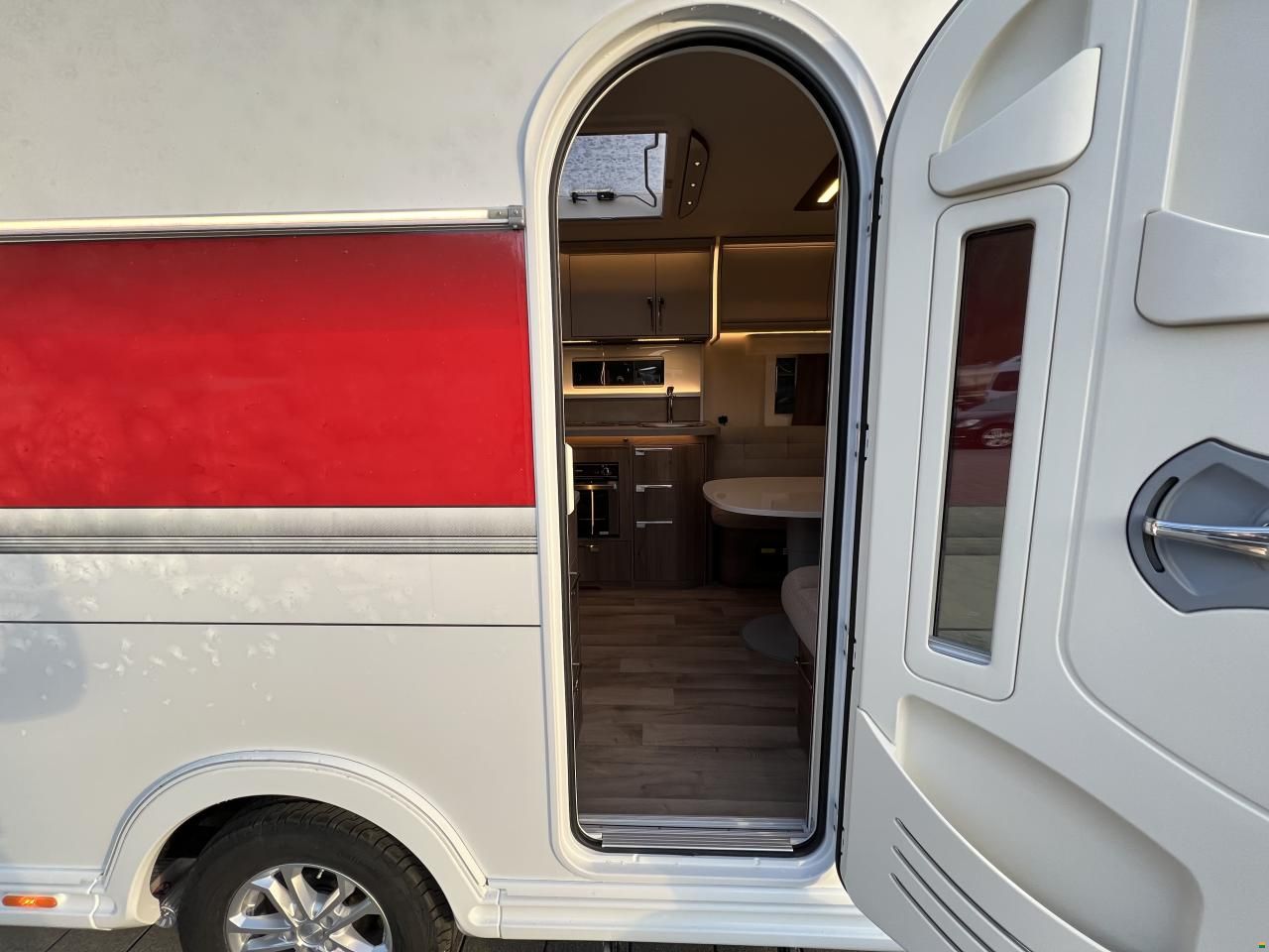 Kabe Royal 560 GLE KS