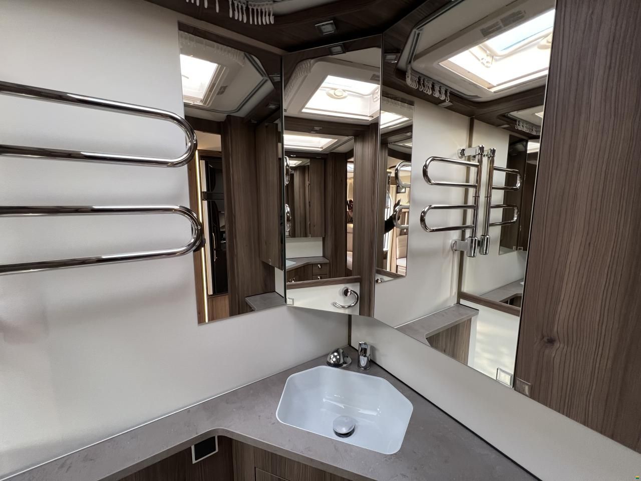 Kabe Royal 560 GLE KS