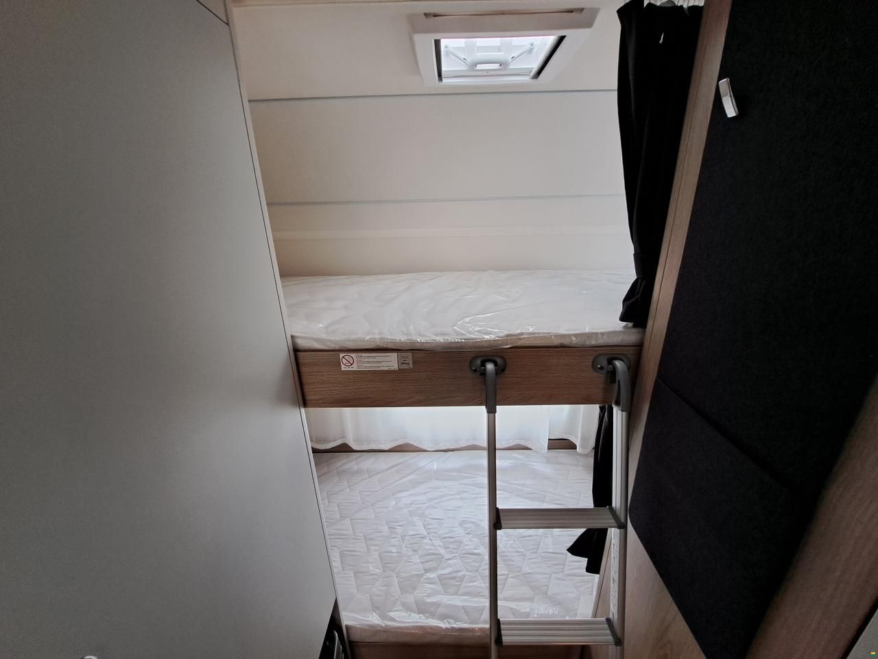 Bürstner Premio 495 TK Black Forest