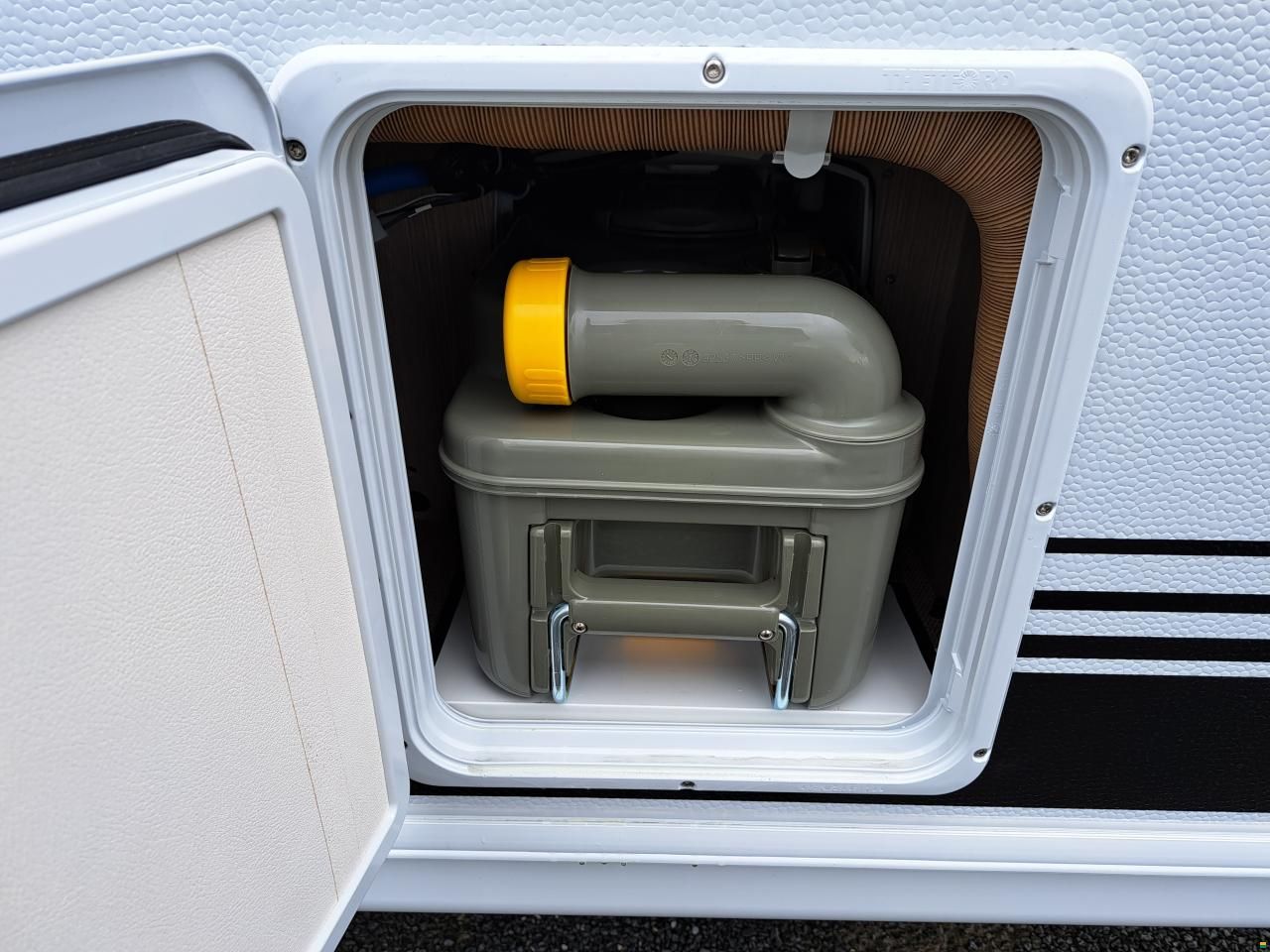 Bürstner Premio 495 TK Black Forest