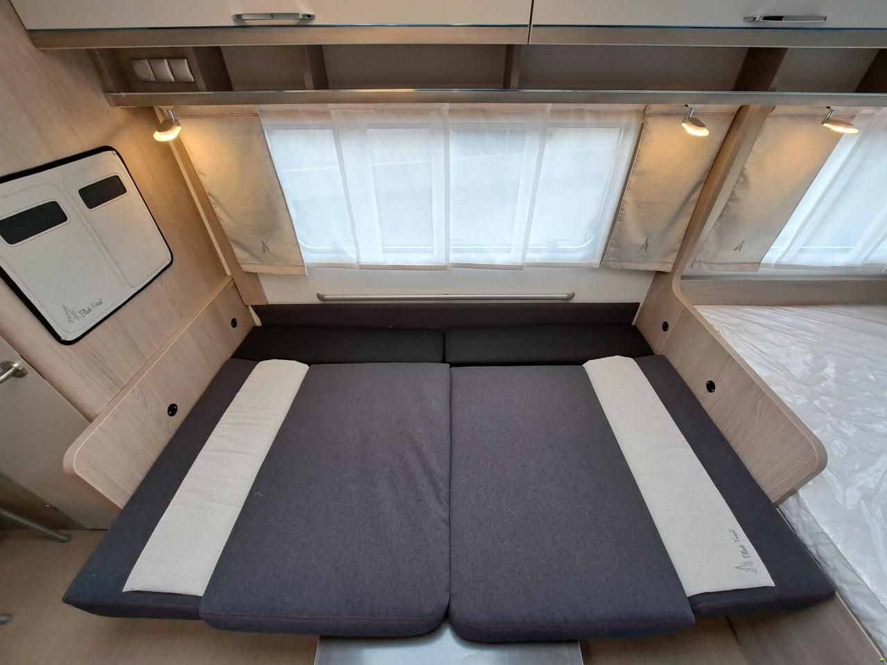 Bürstner Premio 495 TK Black Forest