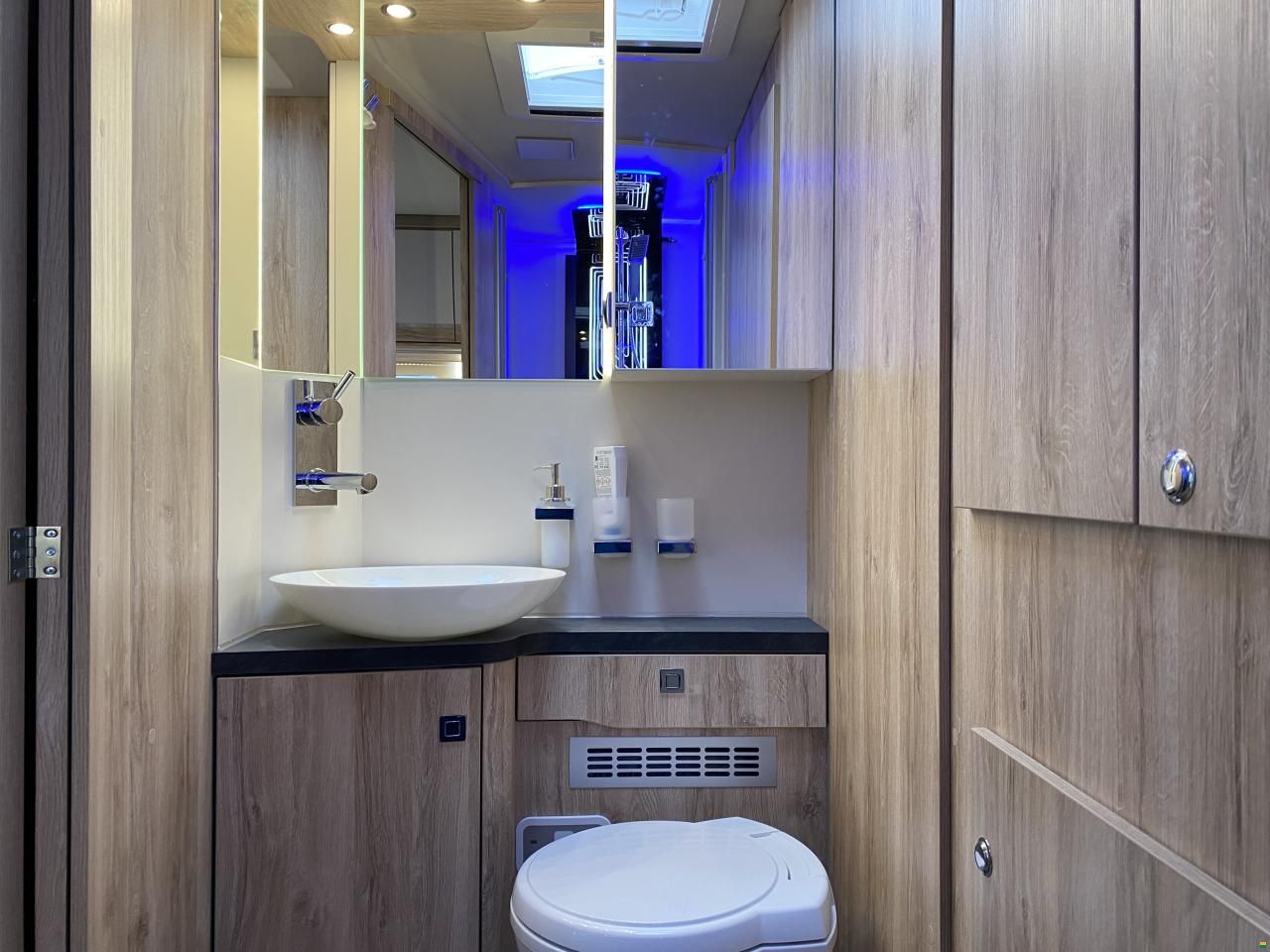 Eura Mobil Integra Line IL 695 LF