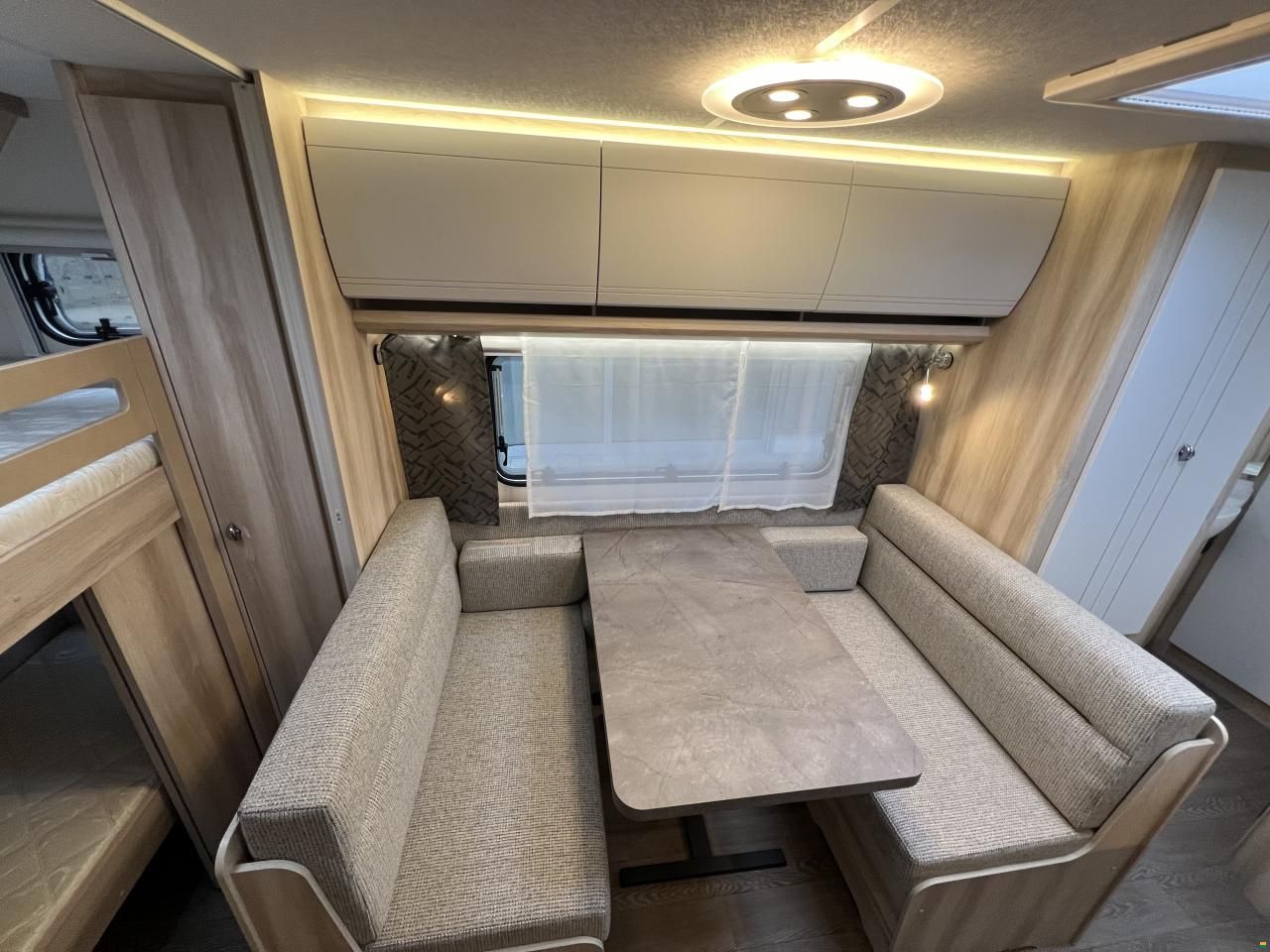 Hobby 540 KMFe De Luxe (P02)