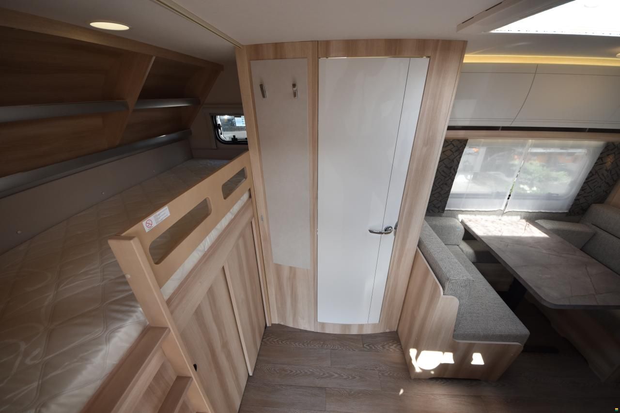 Hobby 490 KMF De Luxe (O12)