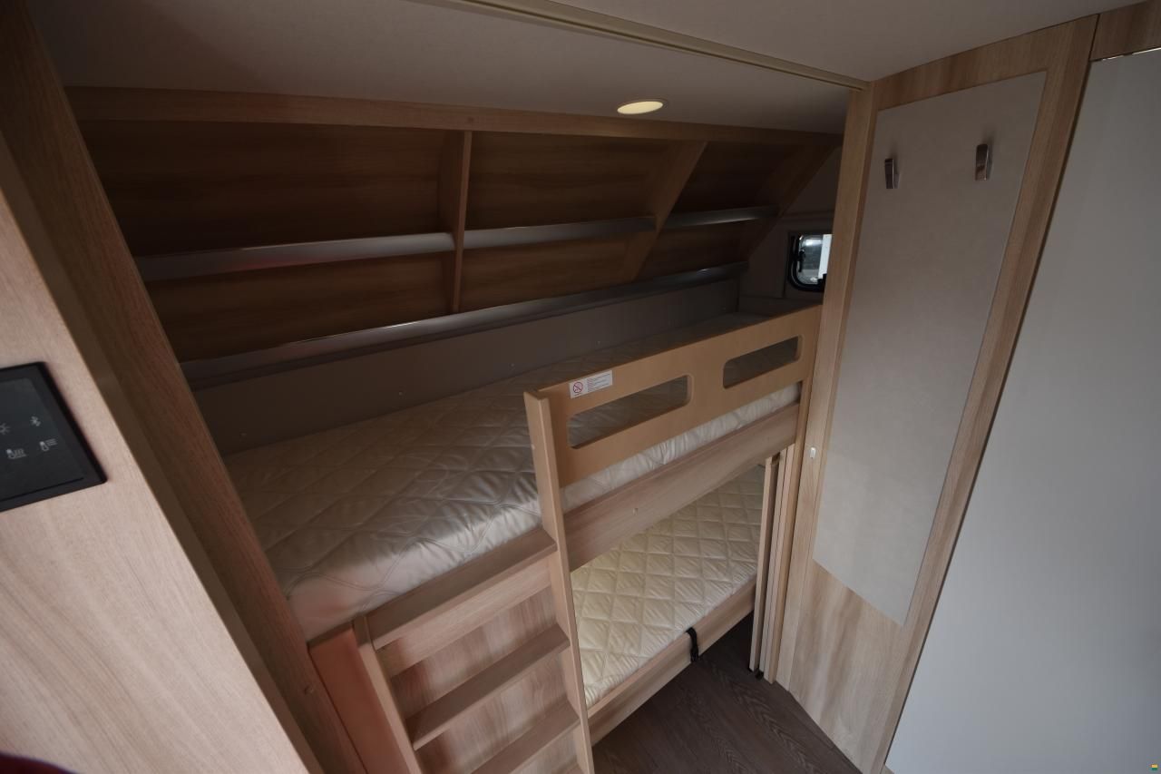 Hobby 490 KMF De Luxe (O12)