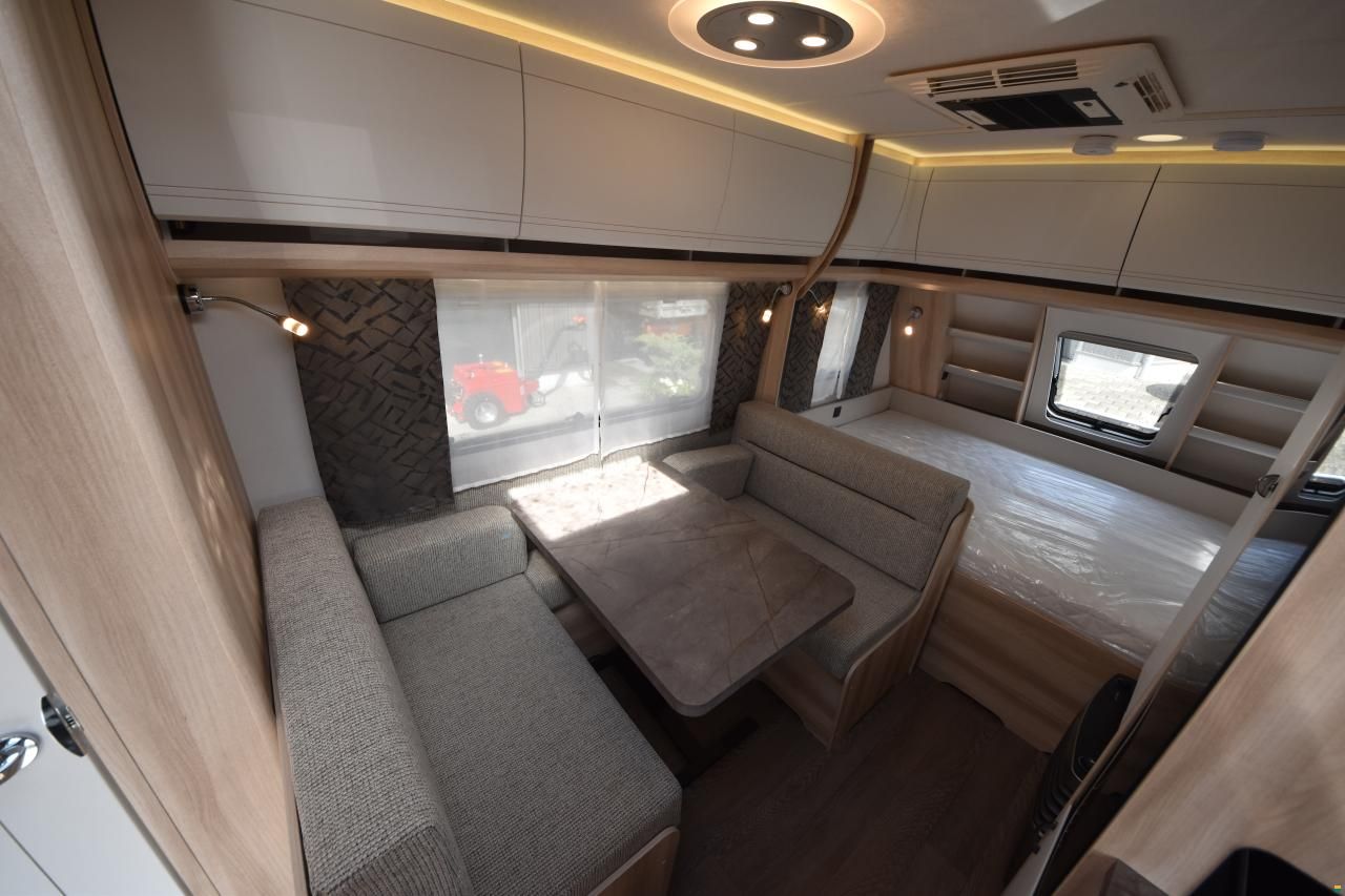 Hobby 490 KMF De Luxe (O12)