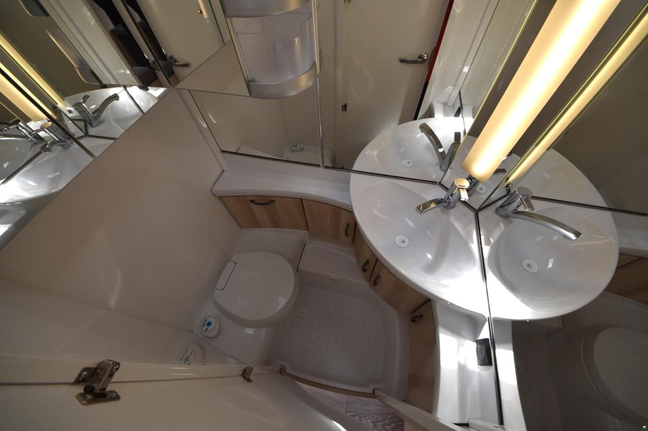 Hobby 490 KMF De Luxe (O12)