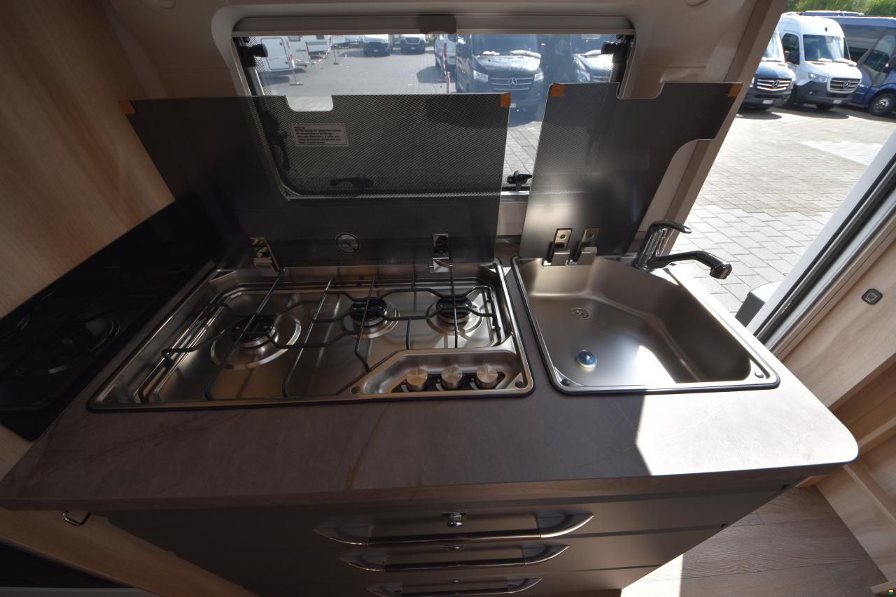 Hobby 490 KMF De Luxe (O12)