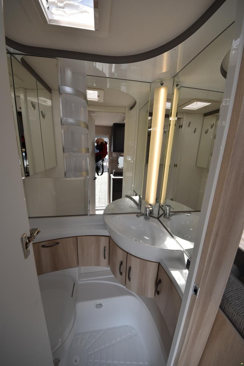 Hobby 490 KMF De Luxe (O12)