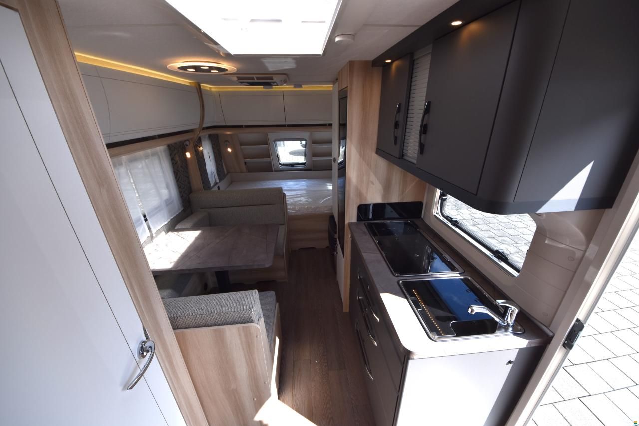 Hobby 490 KMF De Luxe (O12)