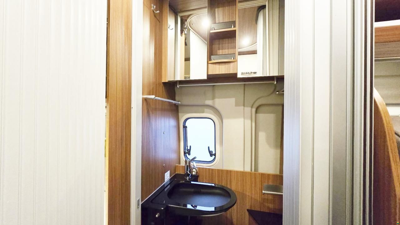 Pössl GLOBECAR GLOBESTAR 600L 2,3D AUT HOCDACH