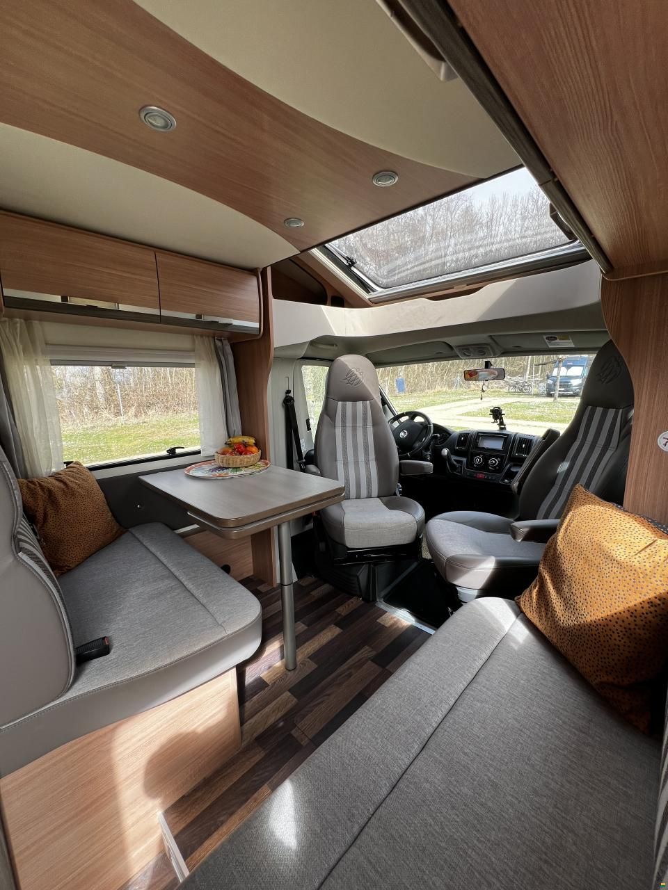 Knaus Sky Wave 650 MF Celebration