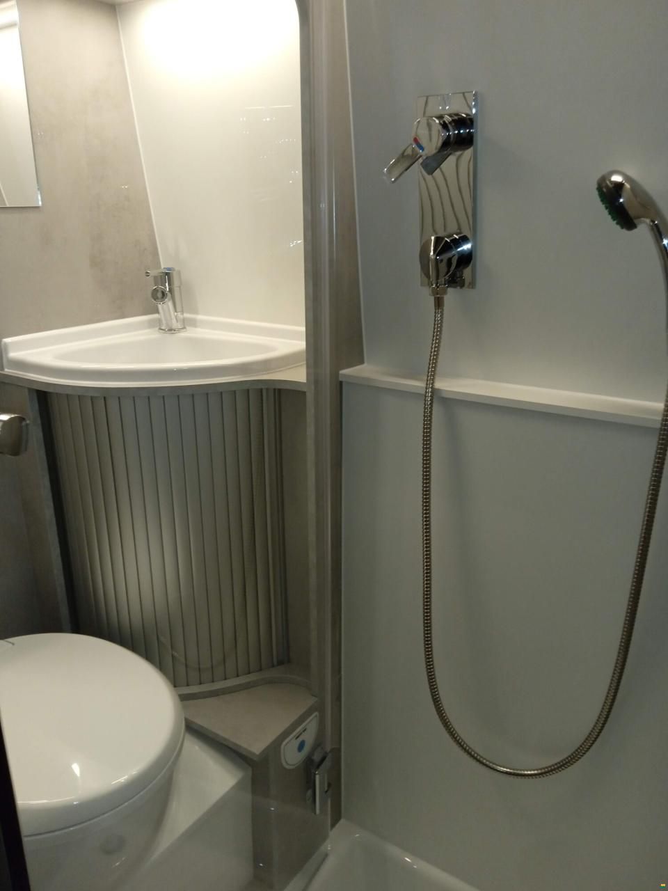 Megamobil Mega Classic 600 Opel 165 PS