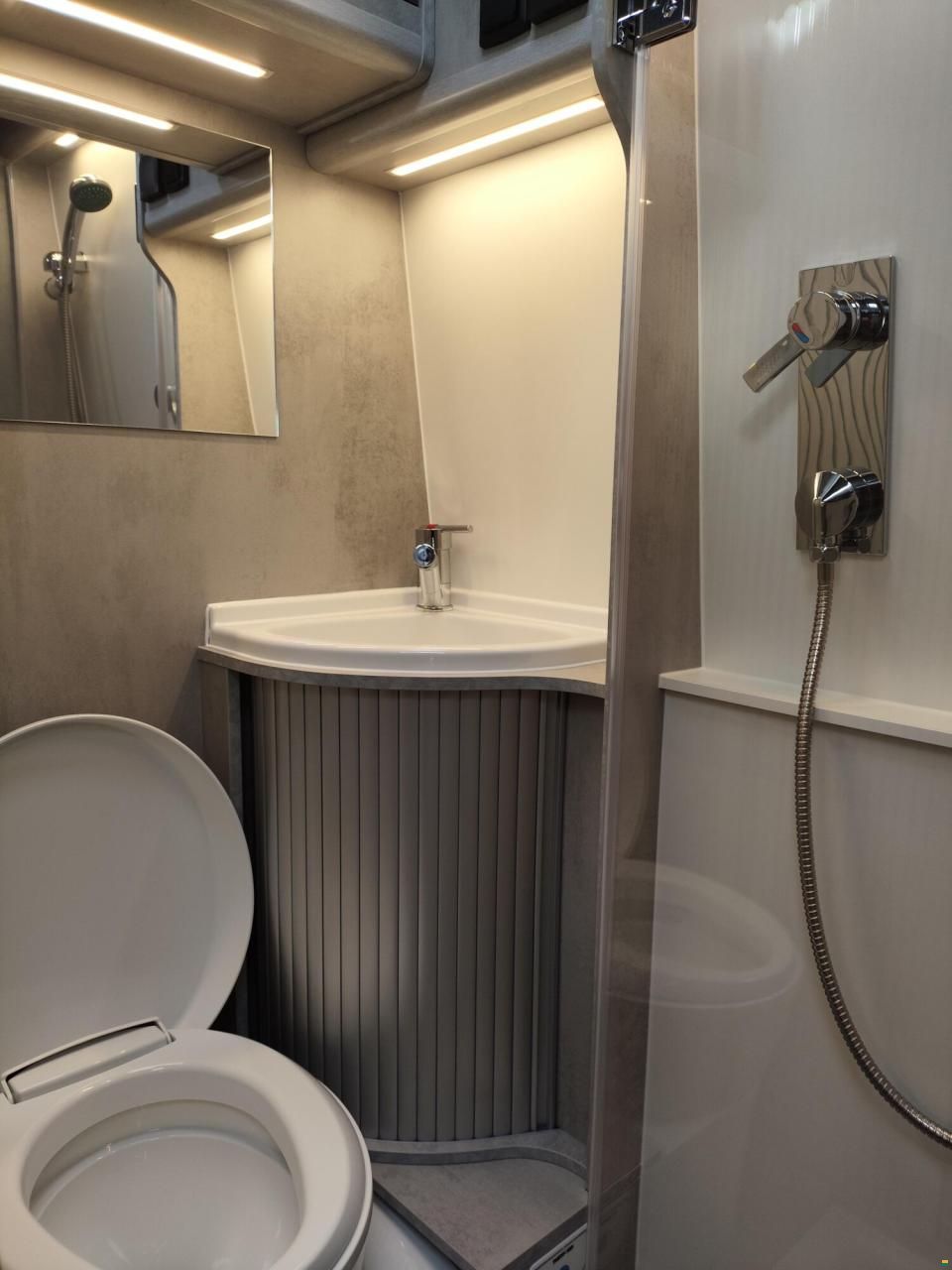 Megamobil Mega Classic 600 Opel 165 PS