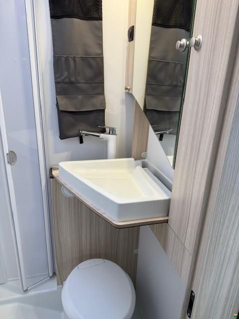Adria Sun Living S70SL
