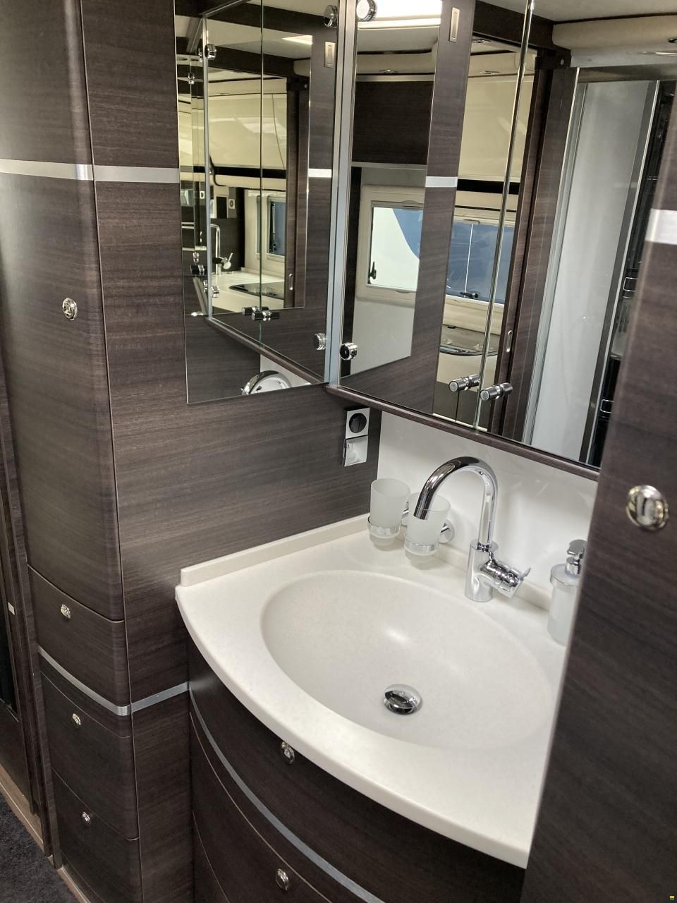 Concorde Carver 850 L