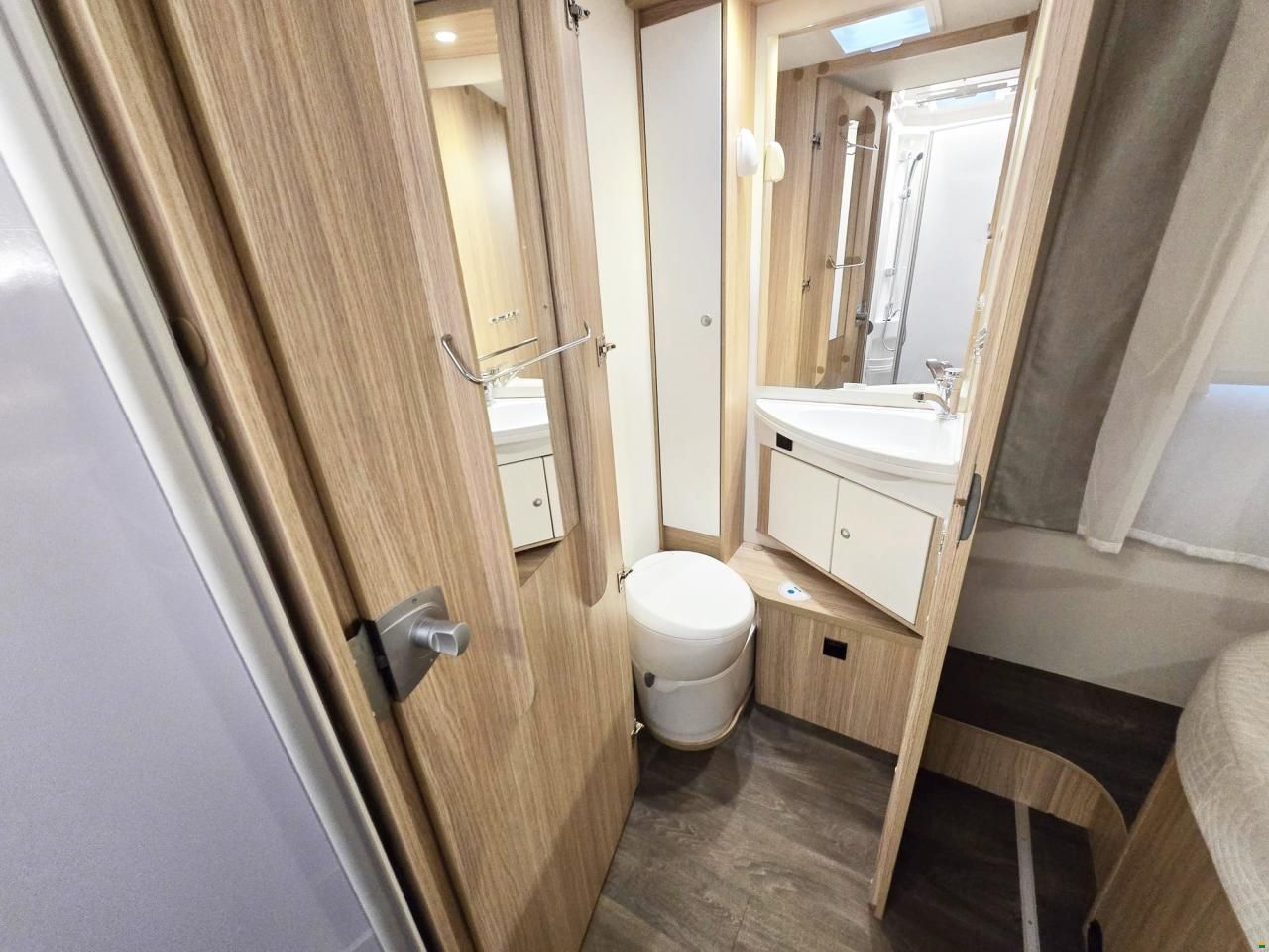 Sunlight CAPRON I 69 2.3 9-GANG AUTOMAT MJ 160