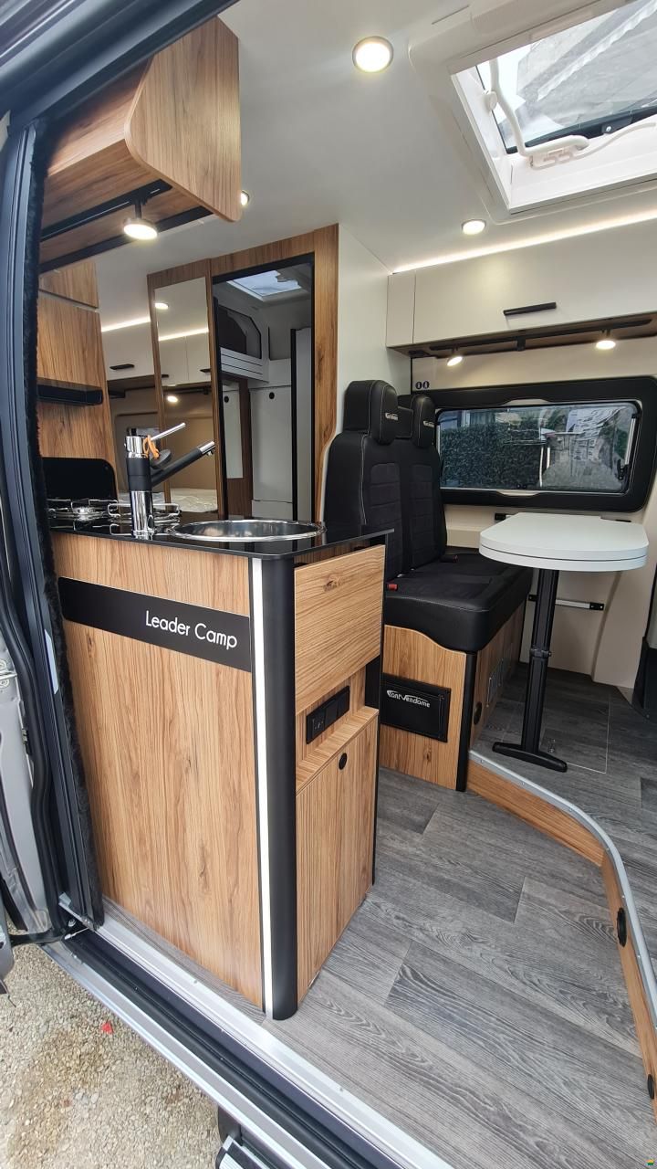 Font Vendôme Leader Camp