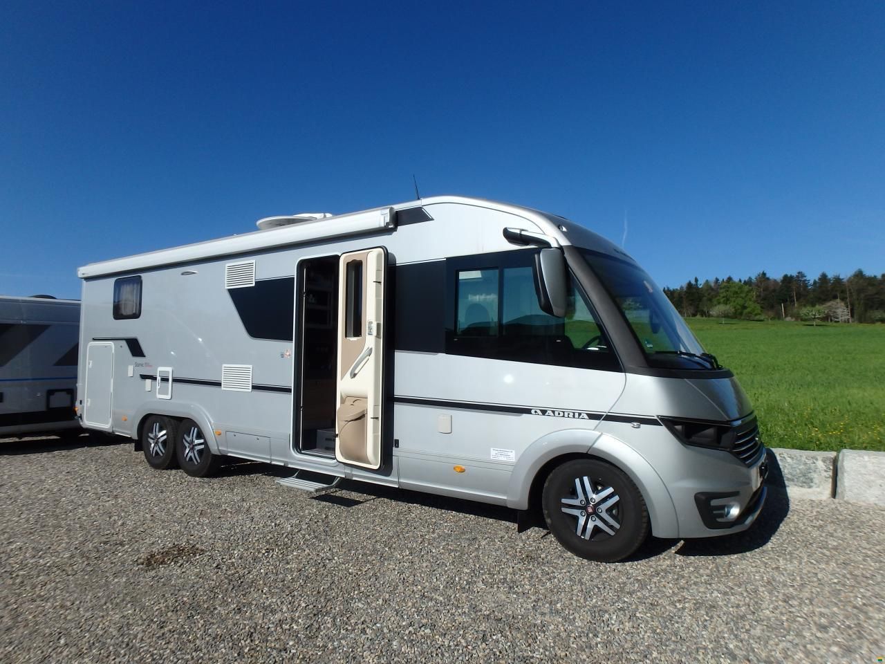Adria Sonic Supreme 810SL