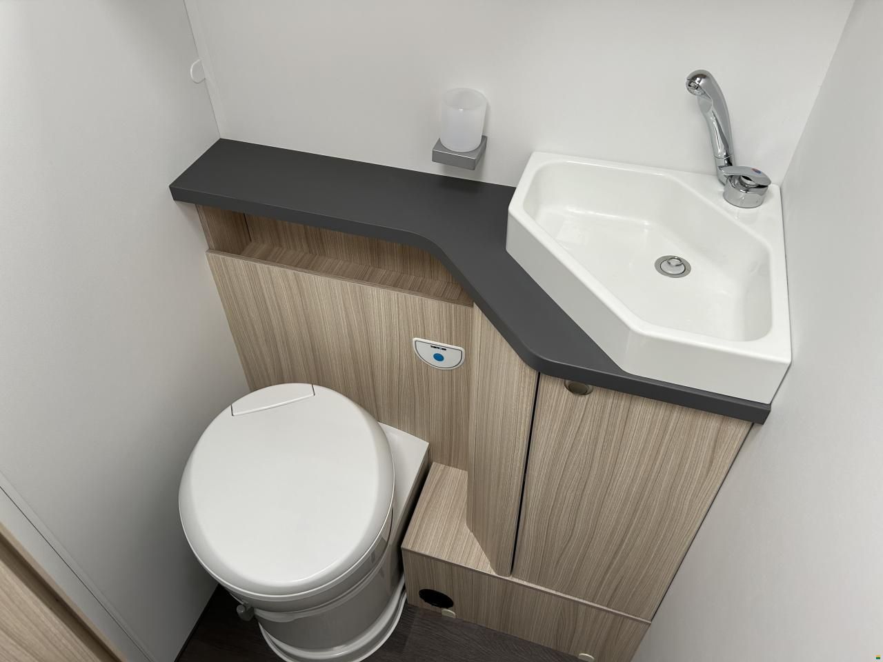 Adria Sun Living A75 SL