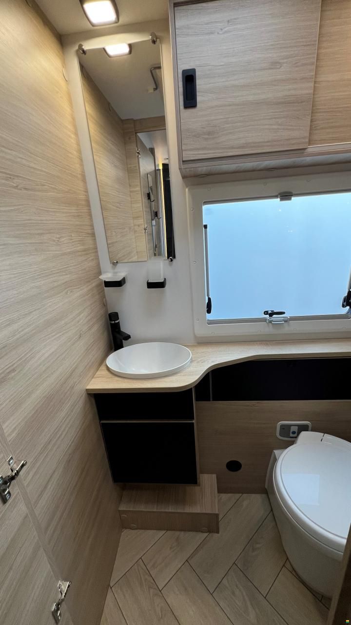 Challenger 380 Etape Edition