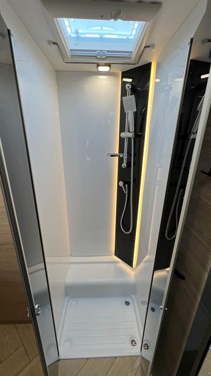 Challenger 380 Etape Edition