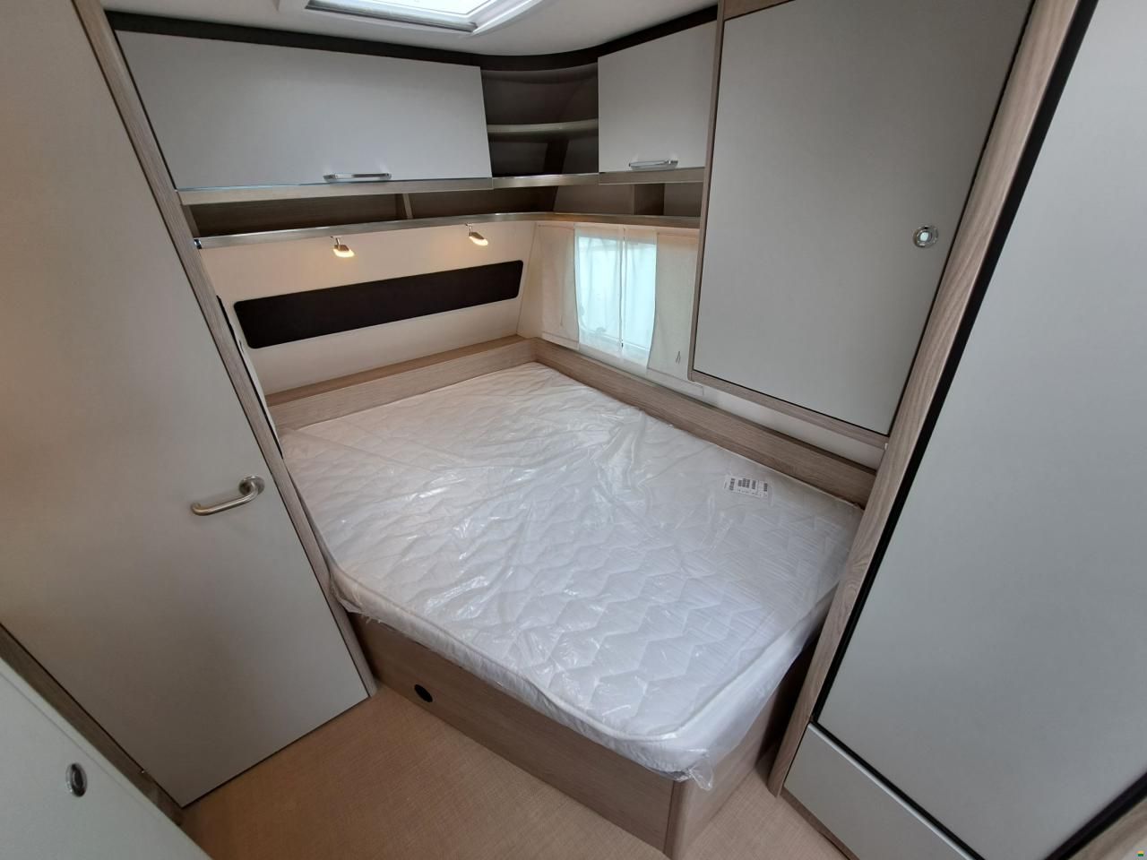 Bürstner Premio 455 TS Black Forest