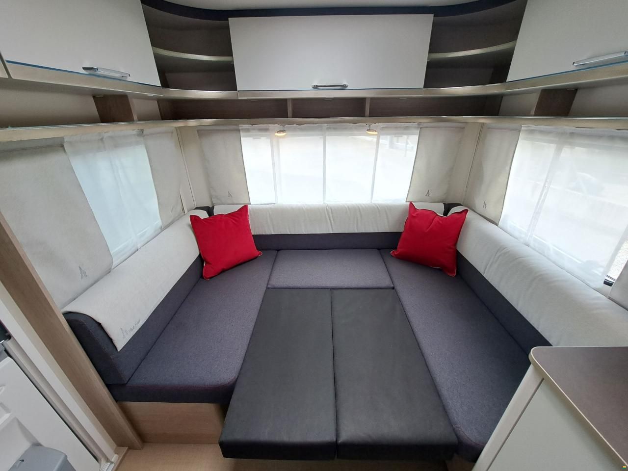 Bürstner Premio 455 TS Black Forest