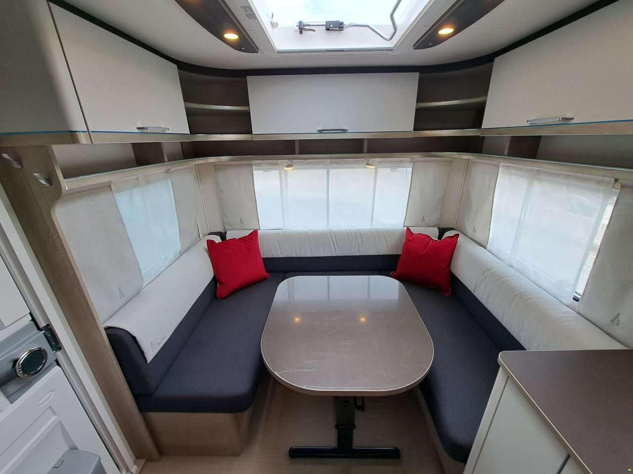 Bürstner Premio 455 TS Black Forest