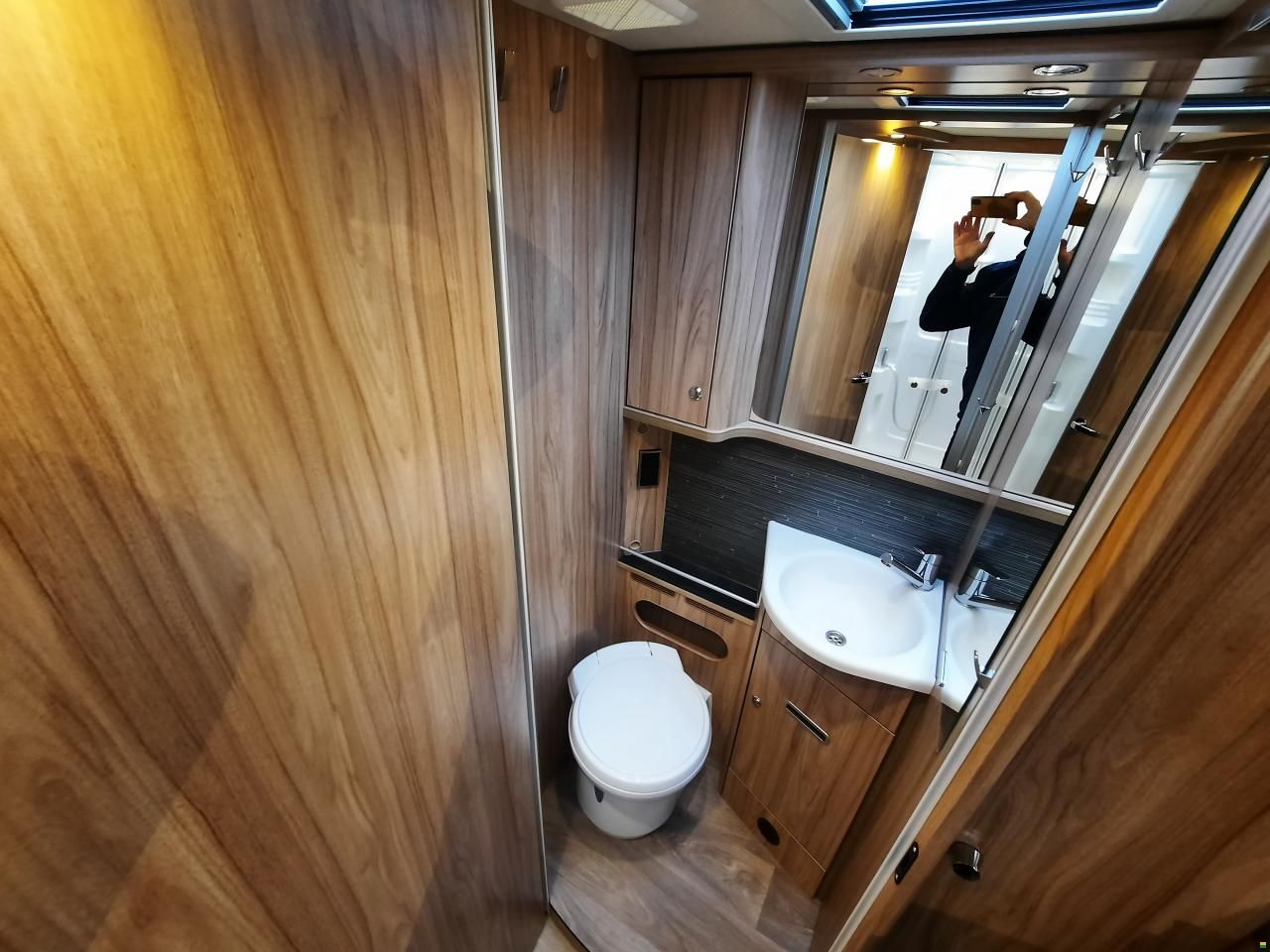 Hymer Exsis T 678