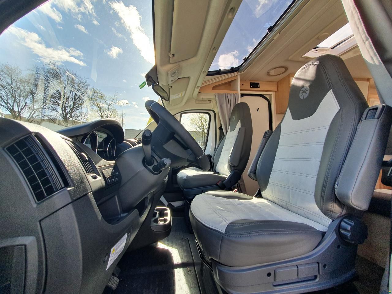 Sunlight V66 BLACK EDITION - top Reisewagen!