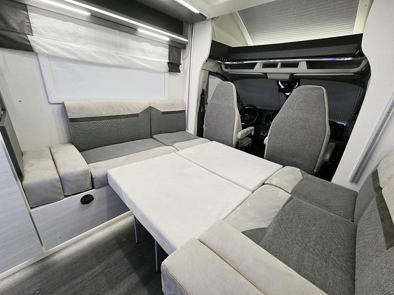 Challenger 260 GRAPHITE PREMIUM 2.0 TDCI AUTOMAT