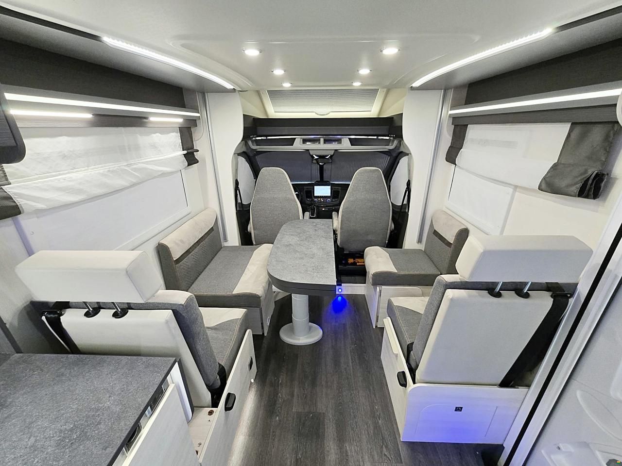 Challenger 260 GRAPHITE PREMIUM 2.0 TDCI AUTOMAT