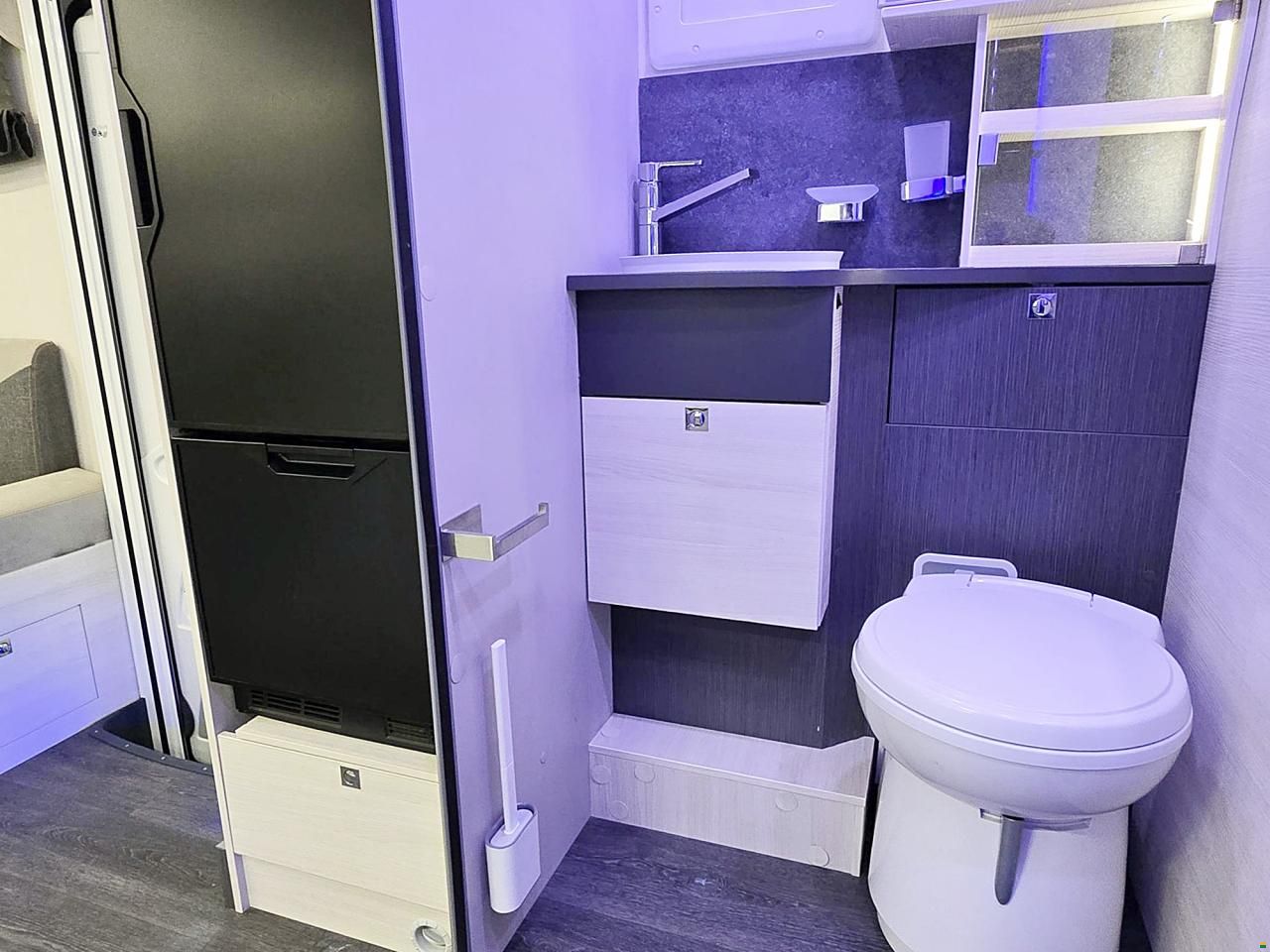 Challenger 260 GRAPHITE PREMIUM 2.0 TDCI AUTOMAT